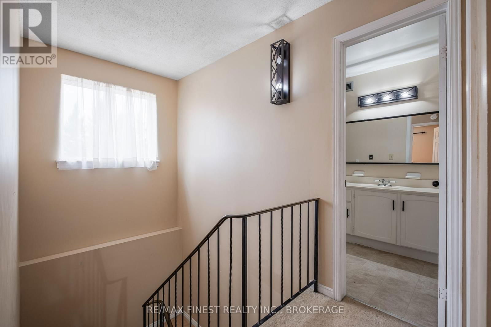 867 WOODSIDE DRIVE Image 18