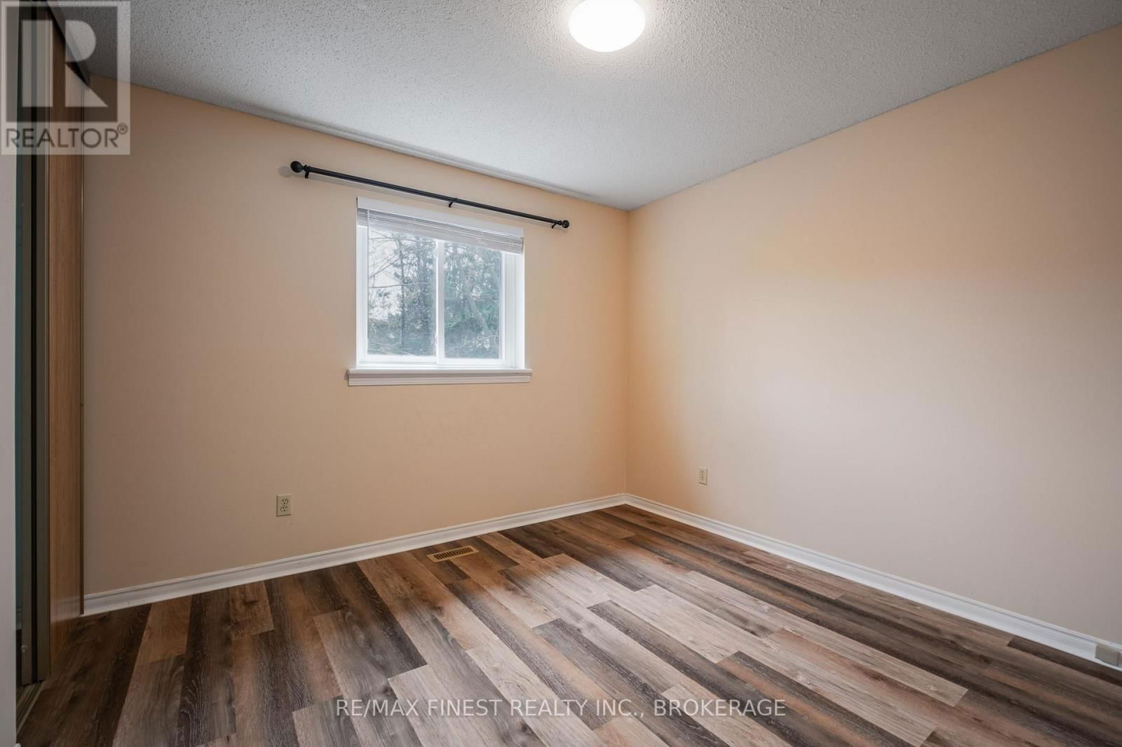 867 WOODSIDE DRIVE Image 20