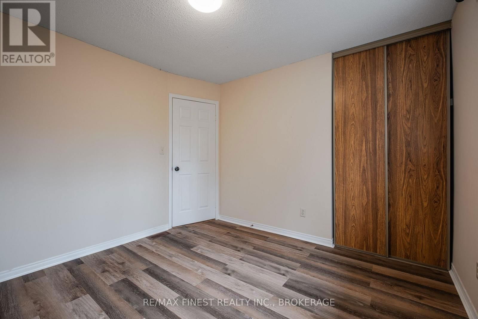 867 WOODSIDE DRIVE Image 21