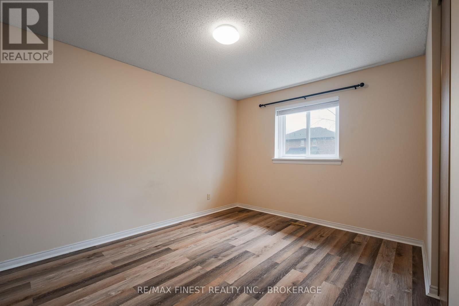867 WOODSIDE DRIVE Image 22