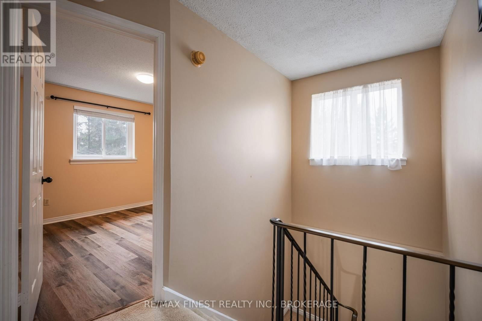 867 WOODSIDE DRIVE Image 25