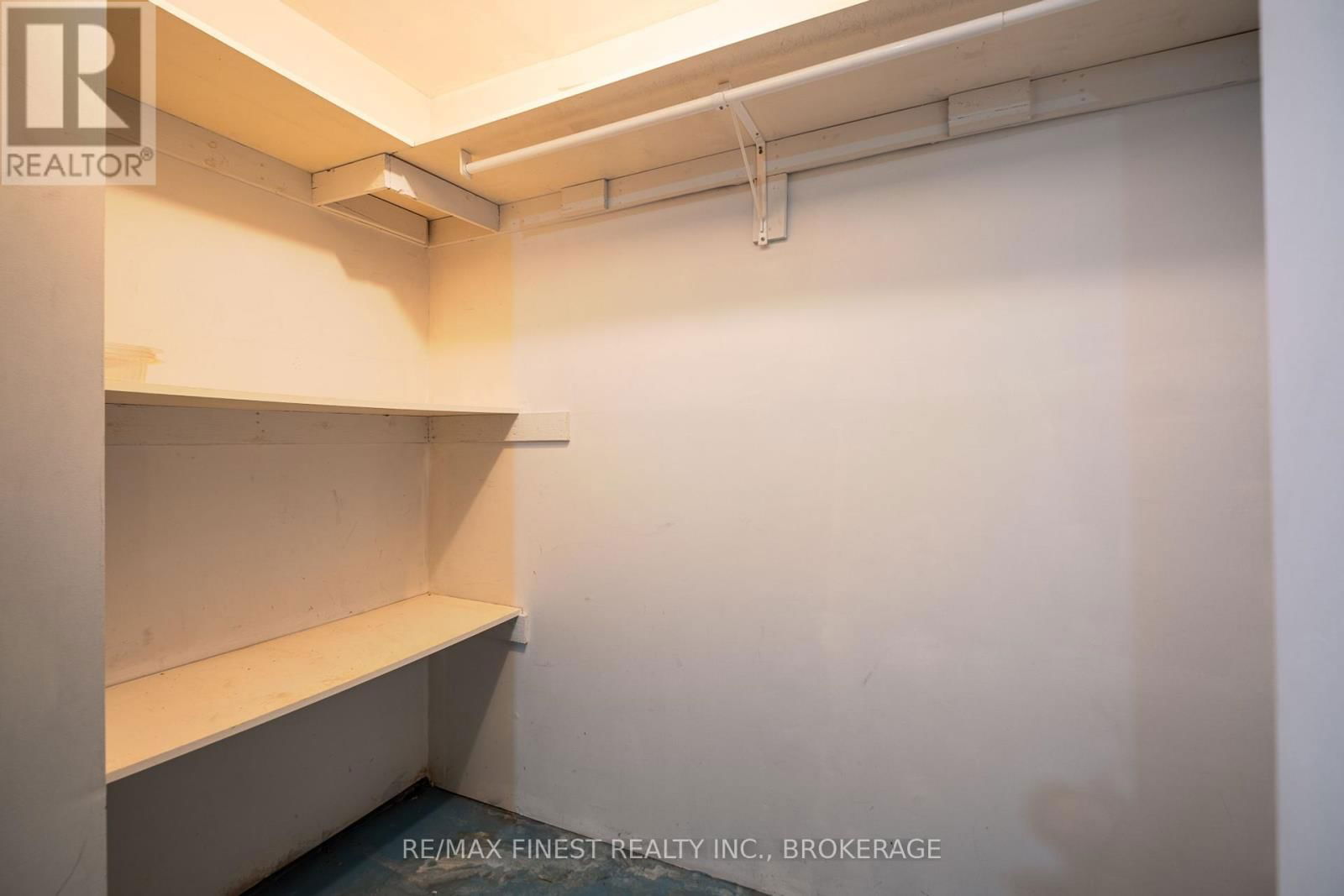 867 WOODSIDE DRIVE Image 32