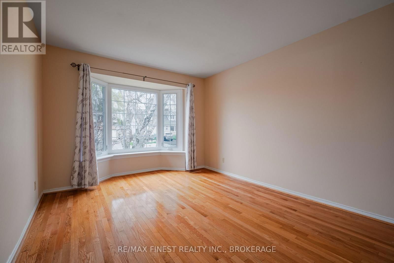 867 WOODSIDE DRIVE Image 8