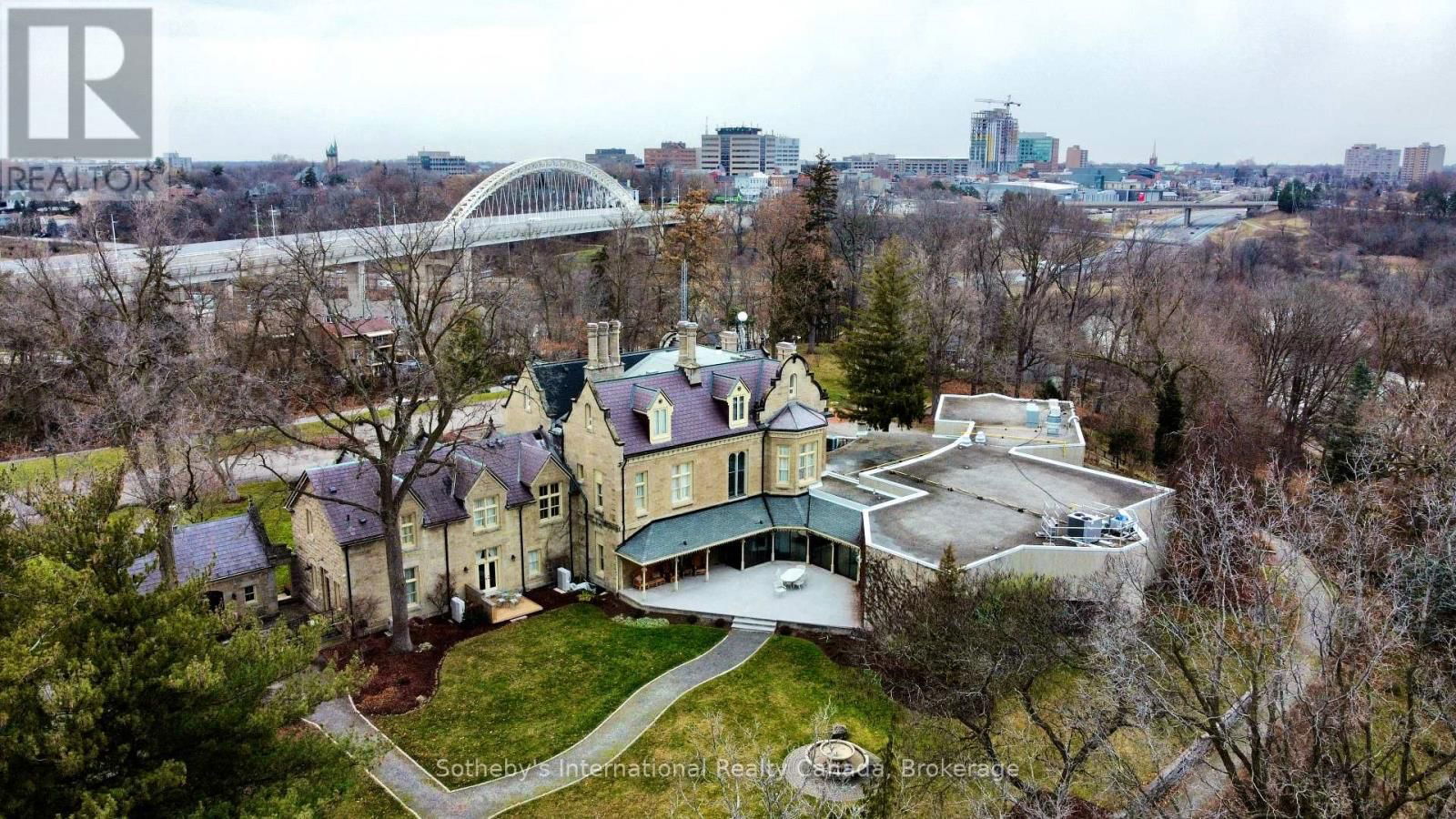 109 ST. PAUL CRESCENT Image 2