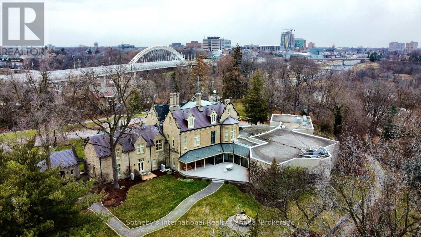 109 ST. PAUL CRESCENT Image 2