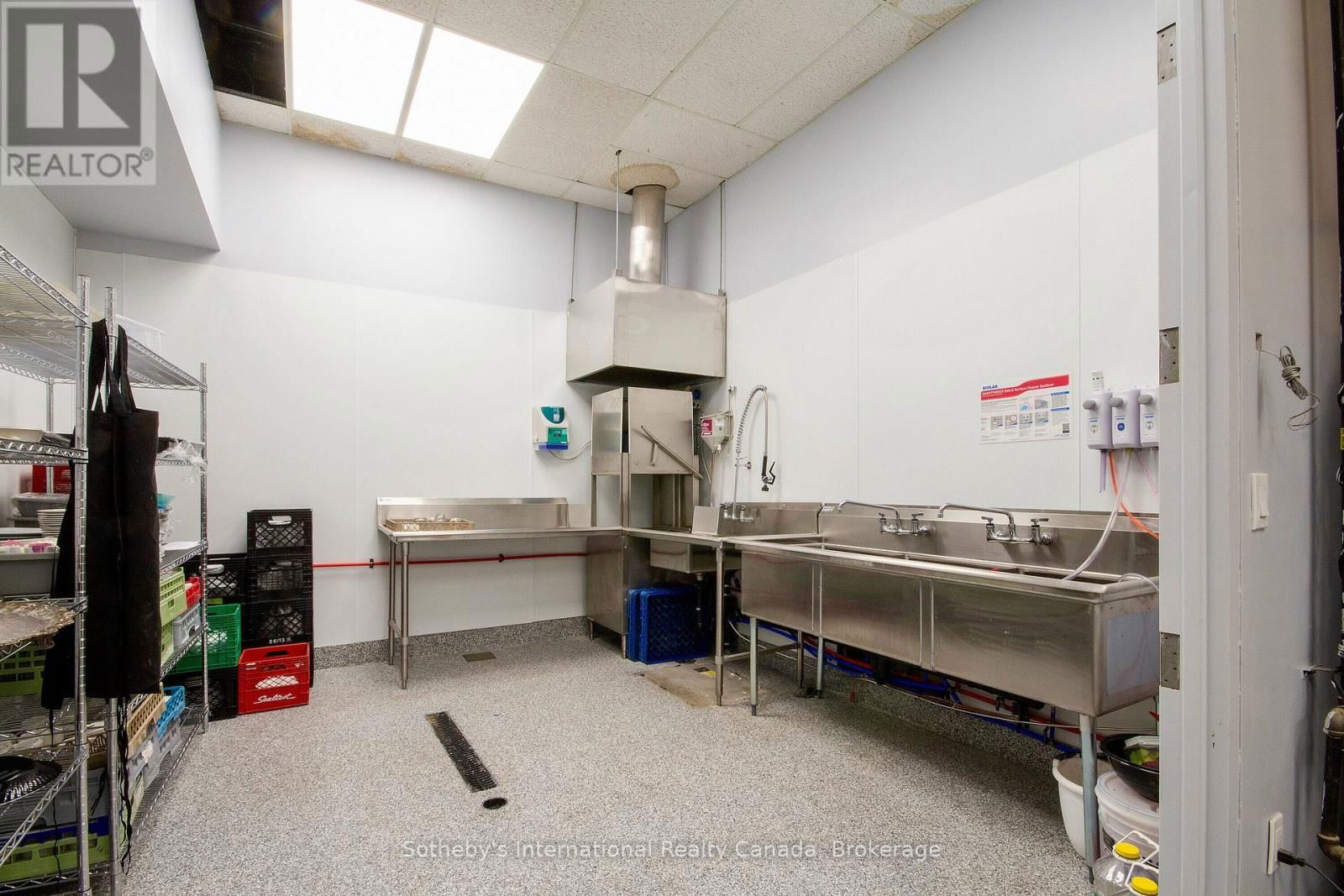 109 ST. PAUL CRESCENT Image 35