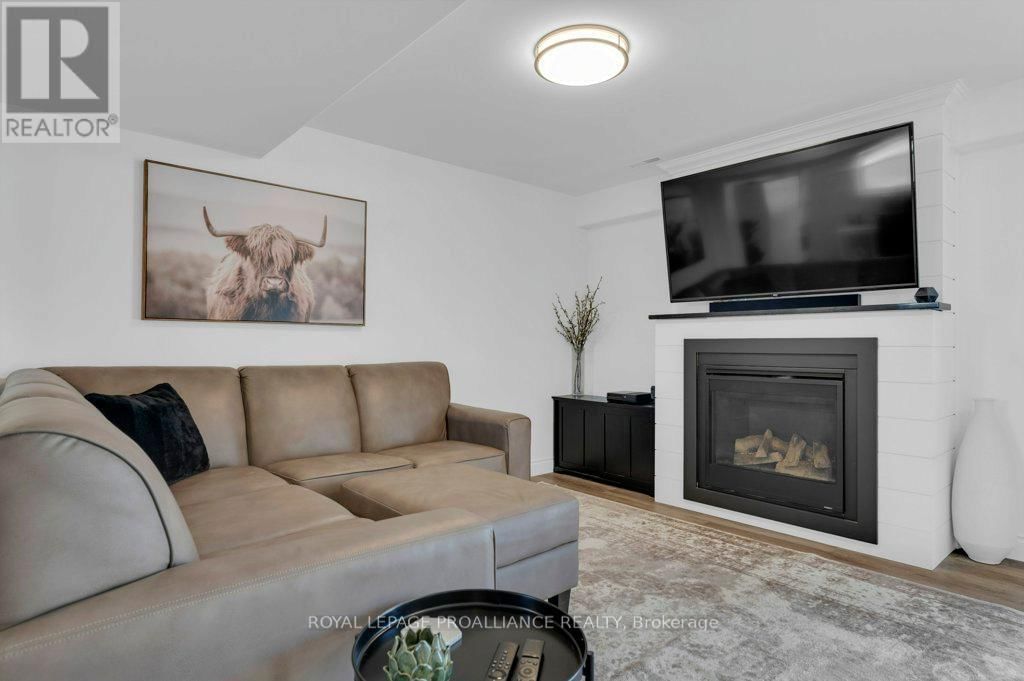 1640 CARMAN ROAD Image 27