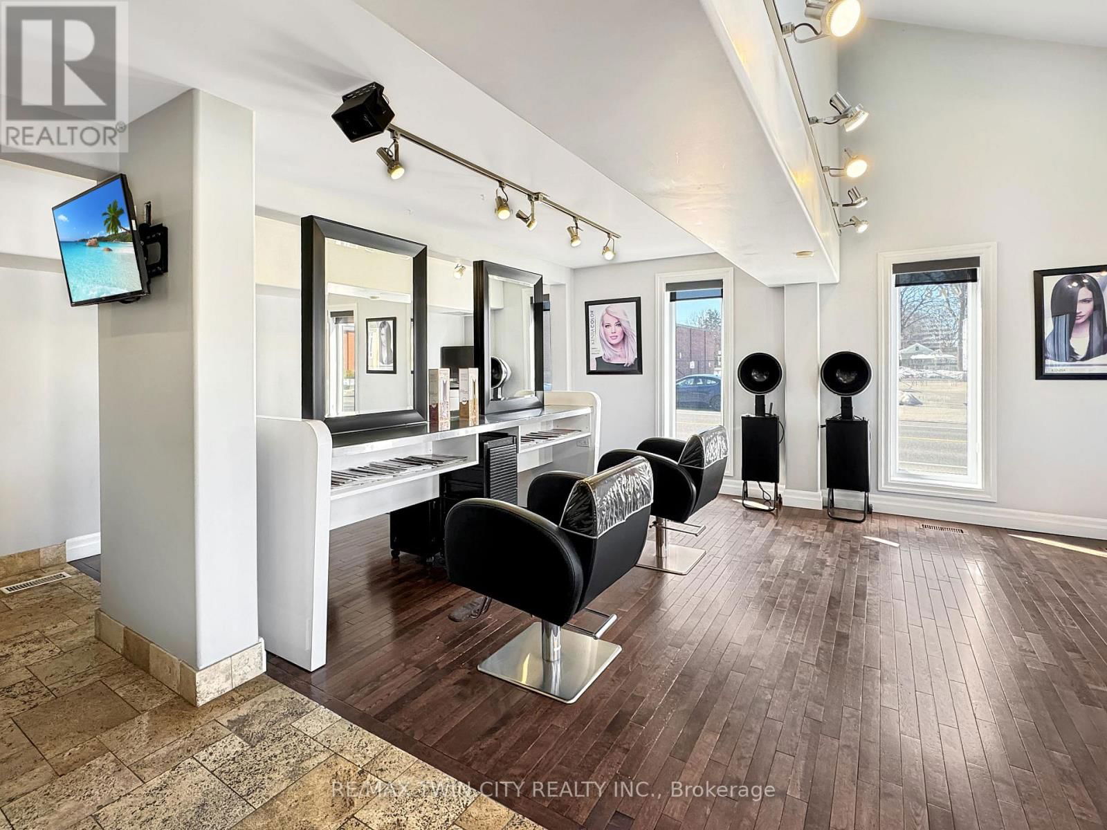423 KING STREET EAST Image 12