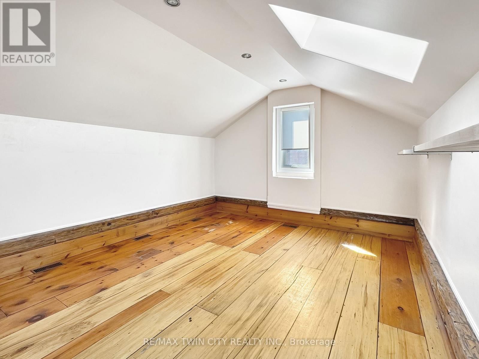 423 KING STREET EAST Image 35