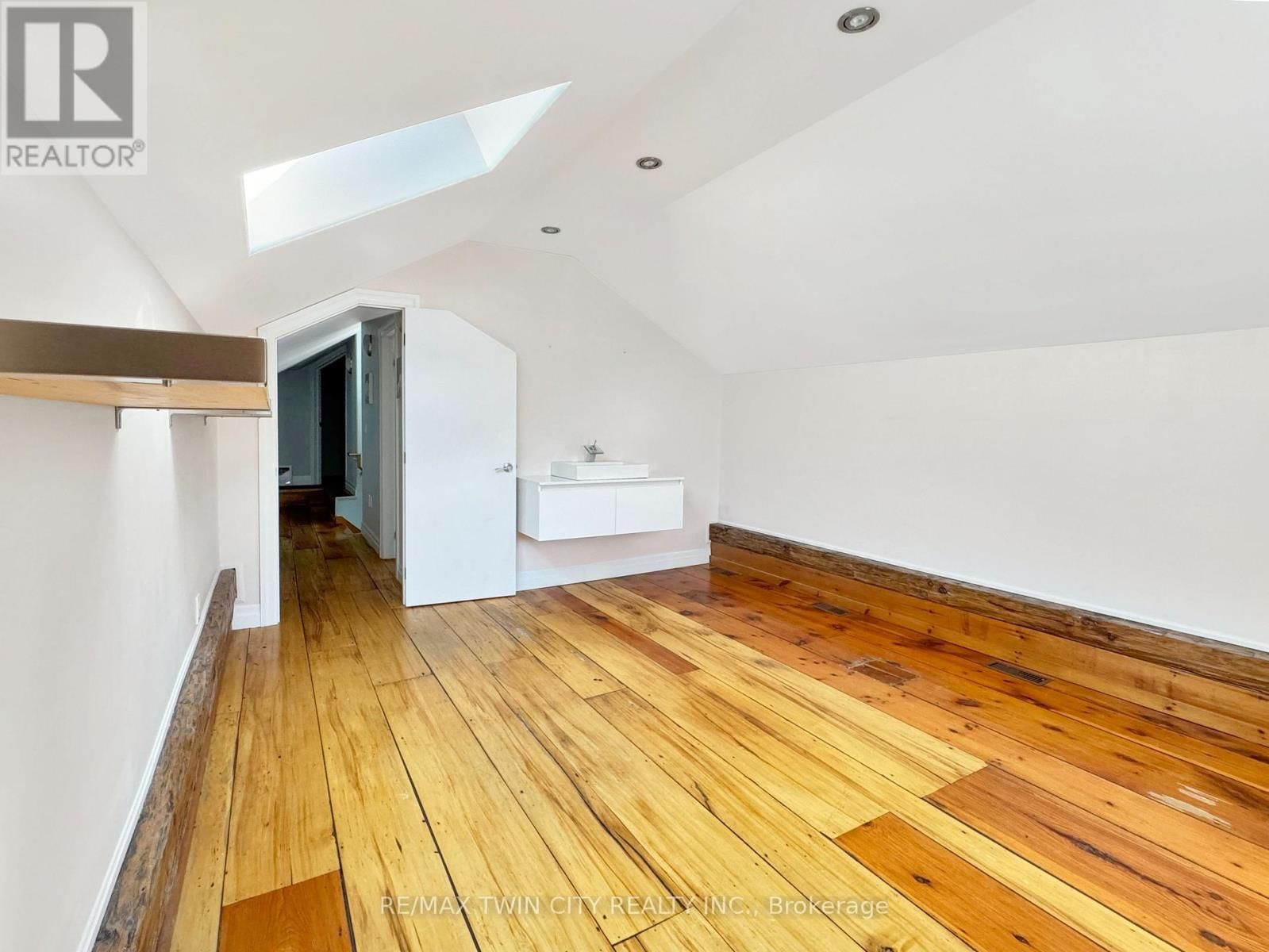 423 KING STREET EAST Image 37