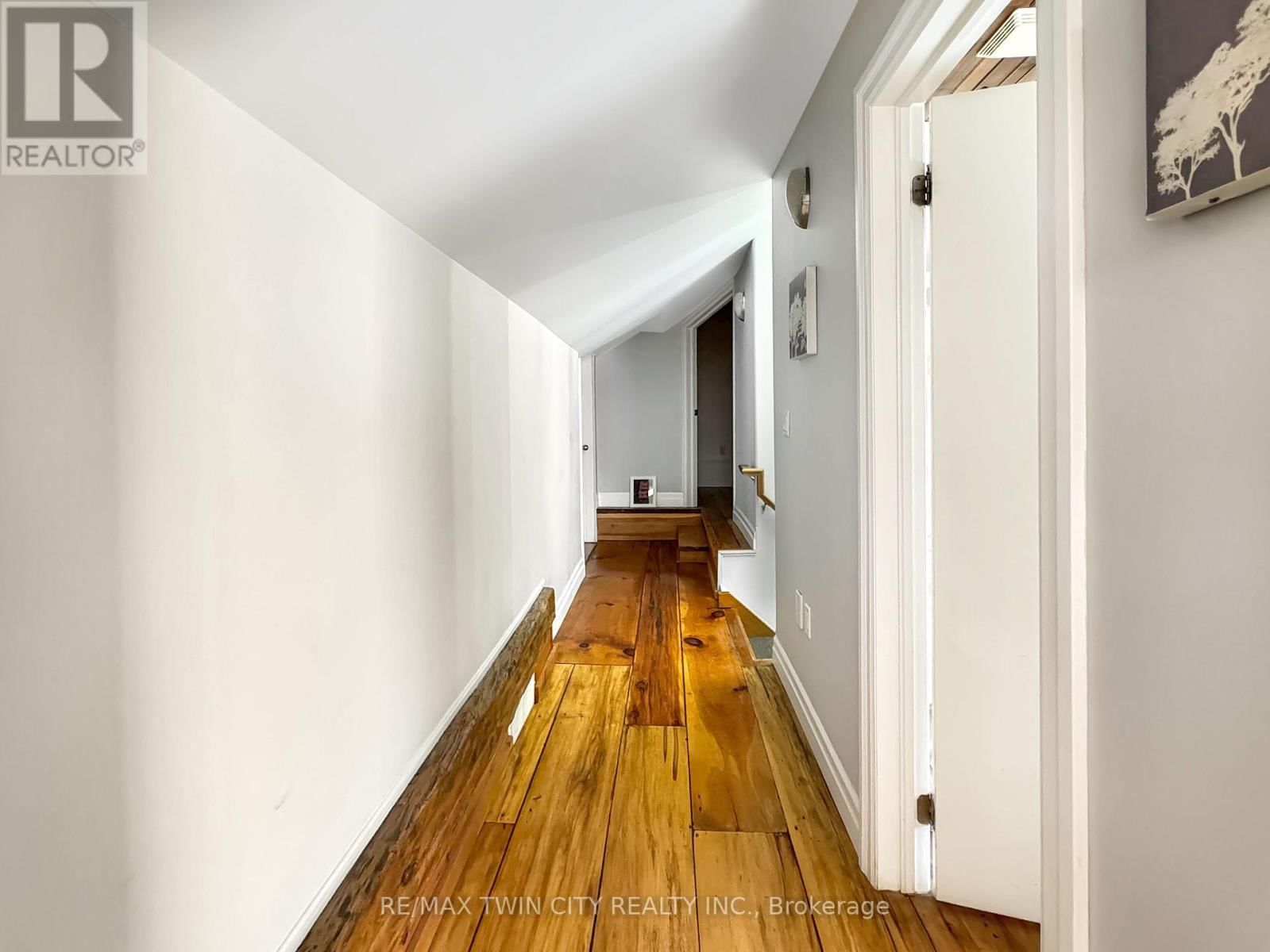 423 KING STREET EAST Image 38