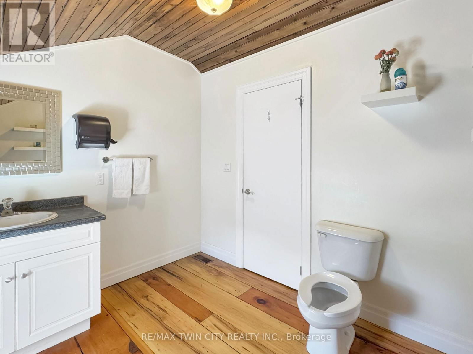 423 KING STREET EAST Image 39