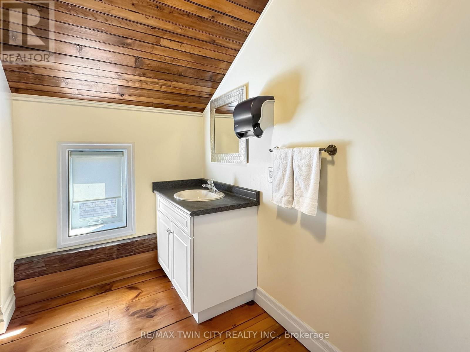 423 KING STREET EAST Image 40