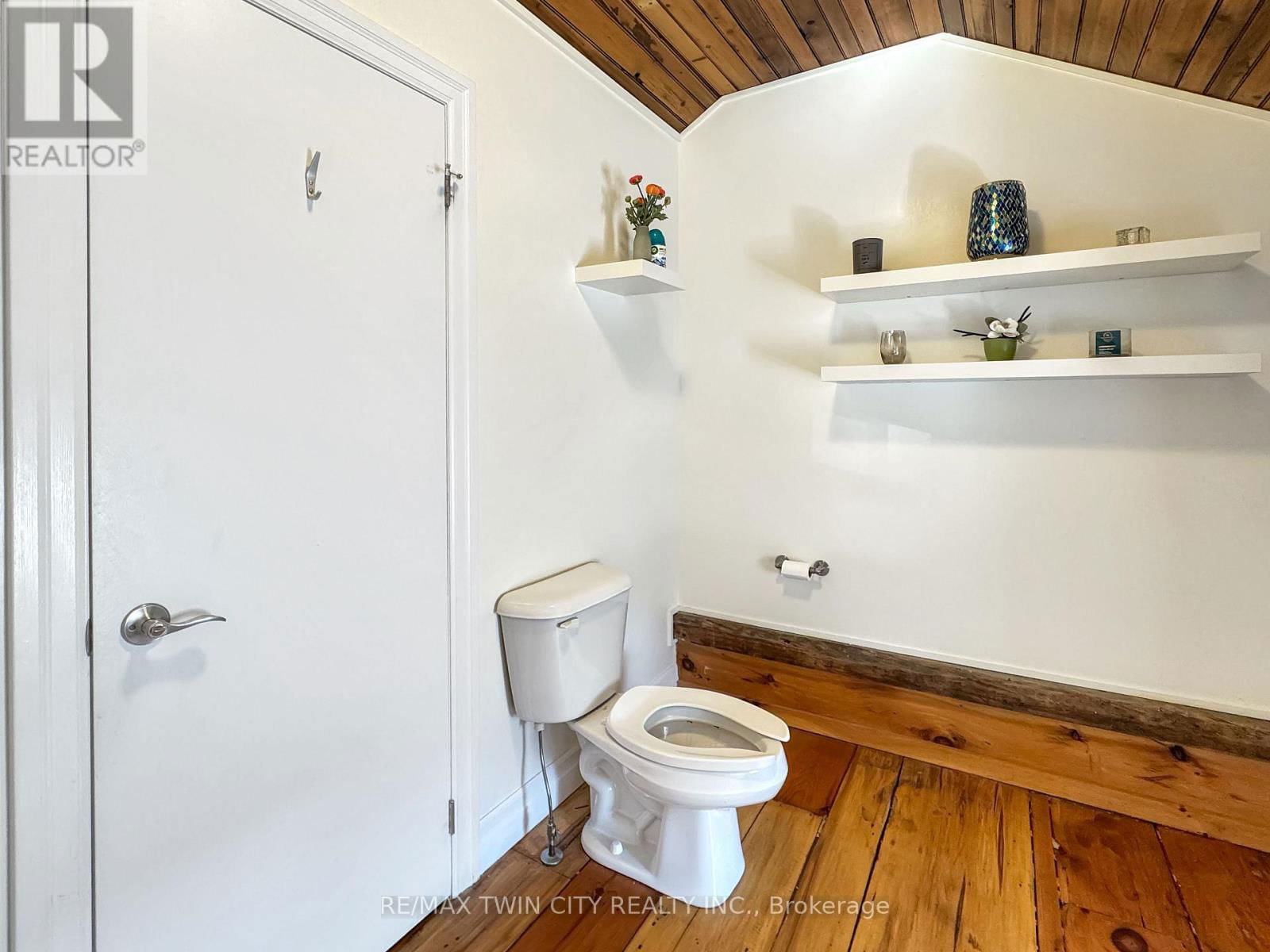 423 KING STREET EAST Image 41