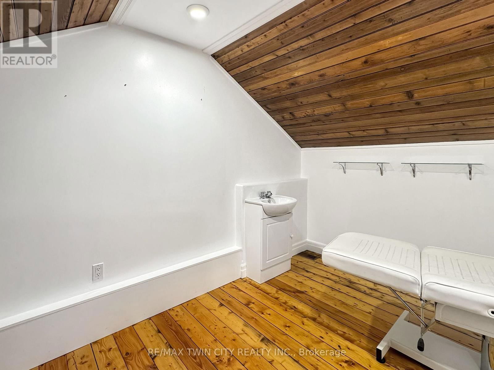 423 KING STREET EAST Image 43