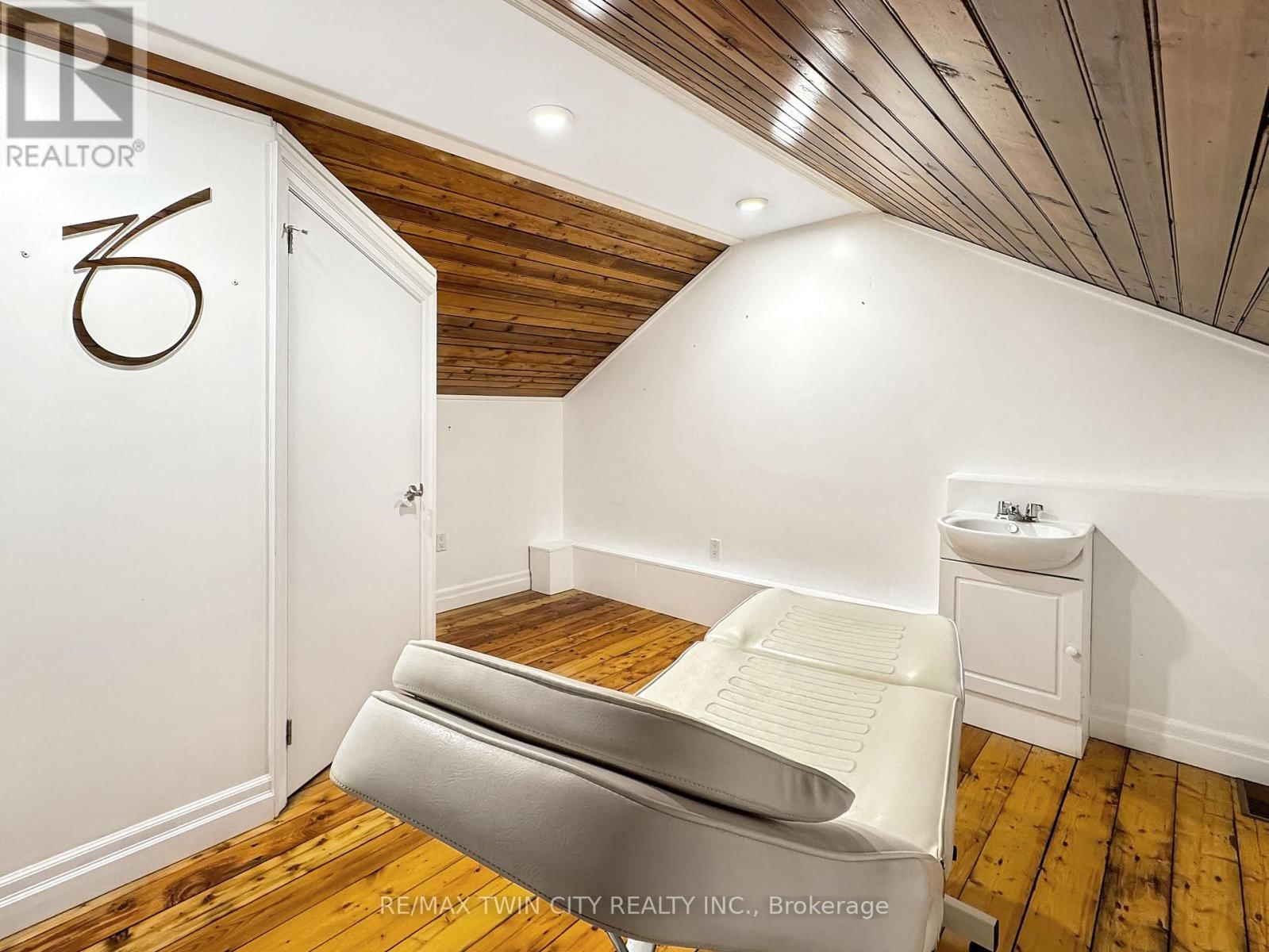 423 KING STREET EAST Image 44