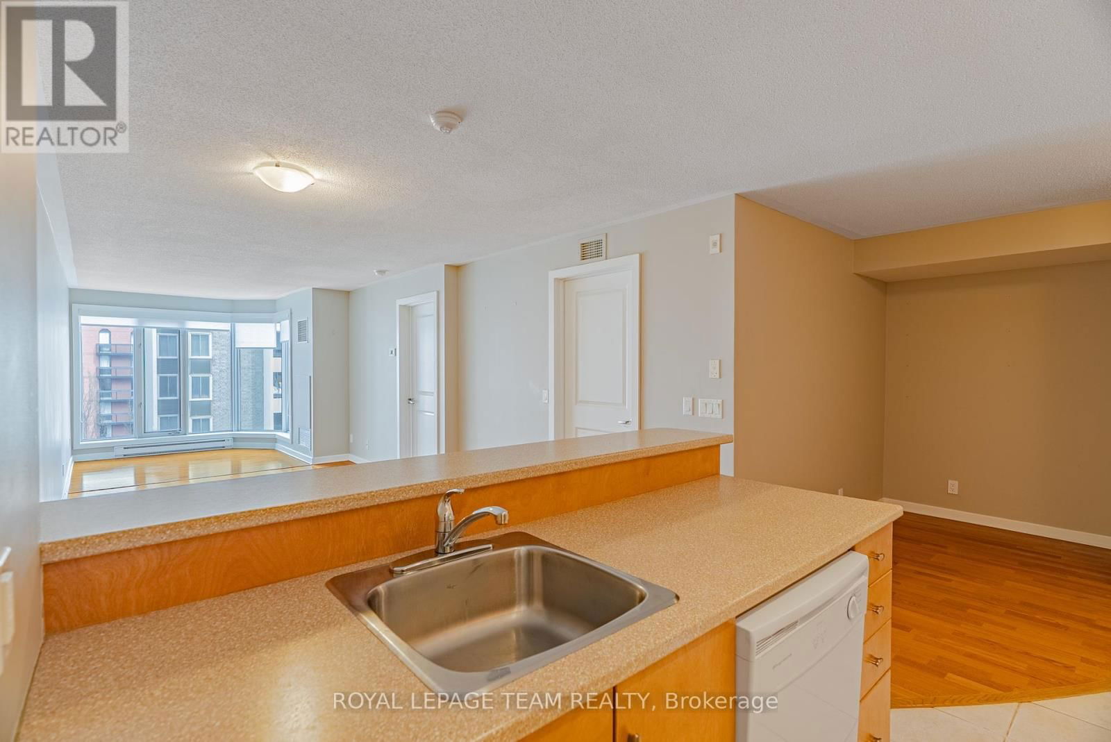 804 - 138 SOMERSET STREET WEST Image 13