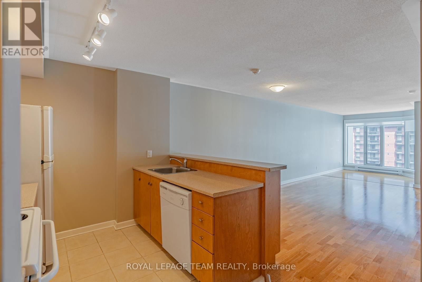 804 - 138 SOMERSET STREET WEST Image 15