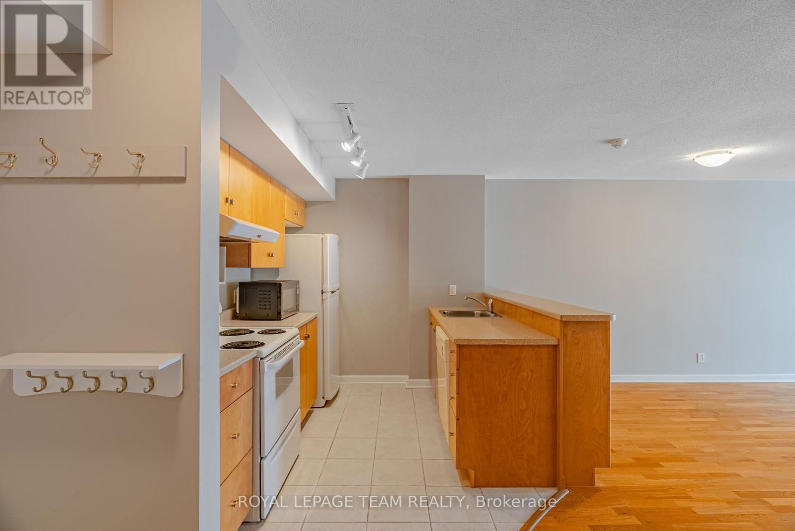 804 - 138 SOMERSET STREET WEST Image 3