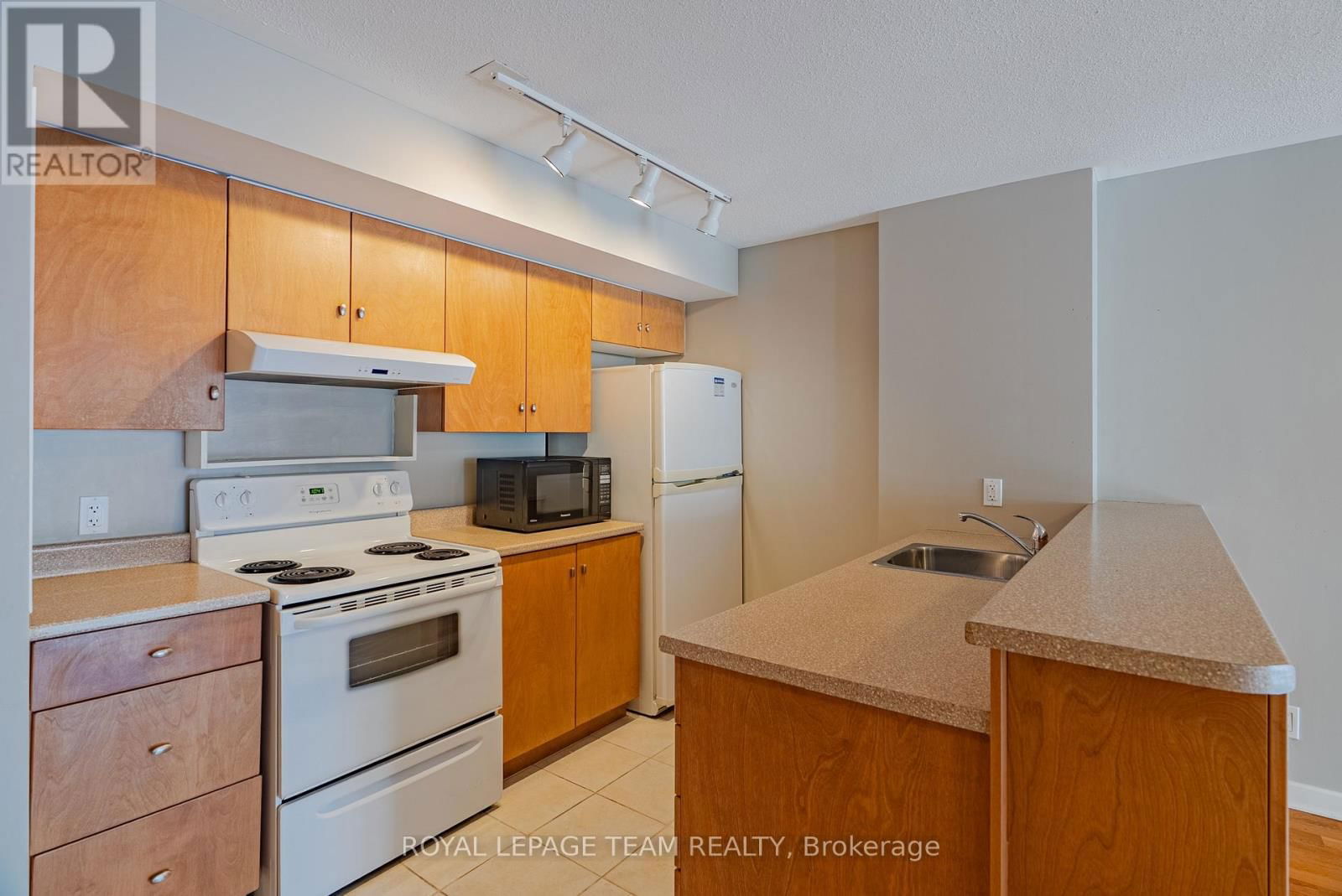 804 - 138 SOMERSET STREET WEST Image 4