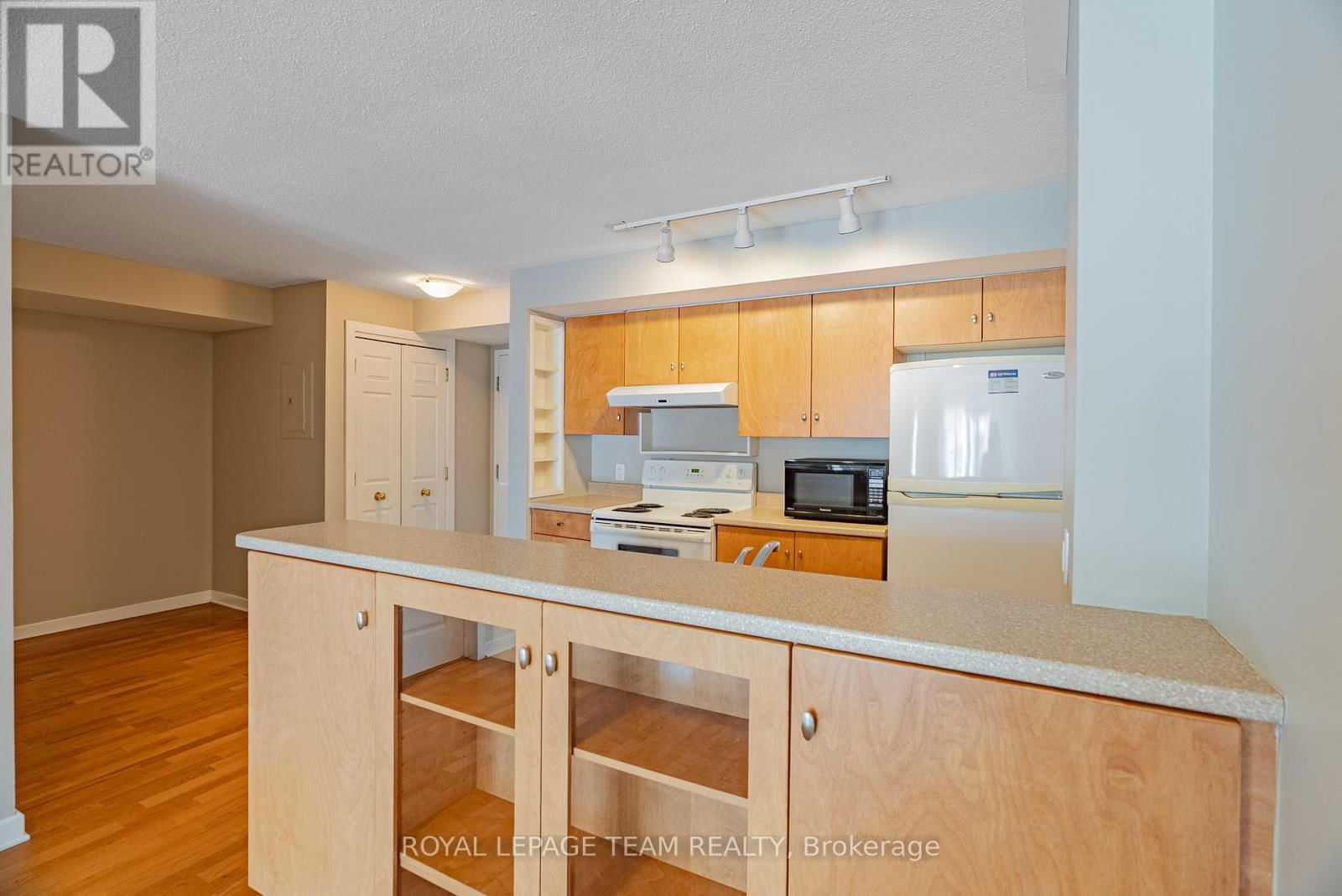 804 - 138 SOMERSET STREET WEST Image 6