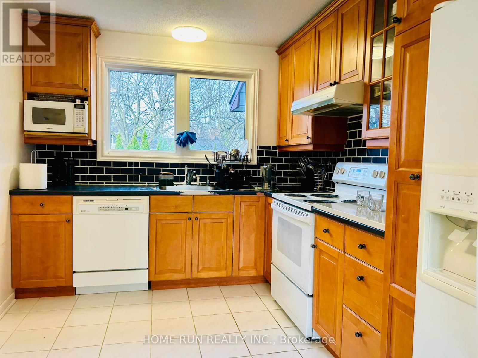 1441 FISHER AVENUE Image 10