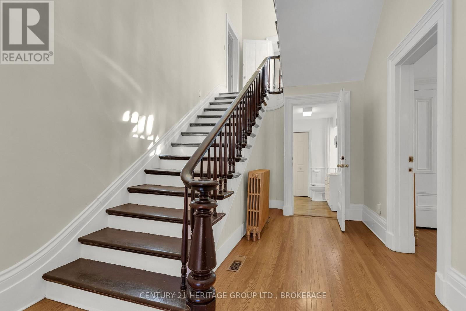 389 KING STREET EAST Image 12