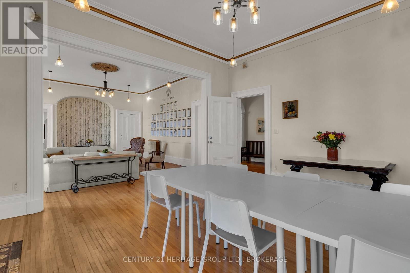 389 KING STREET EAST Image 21
