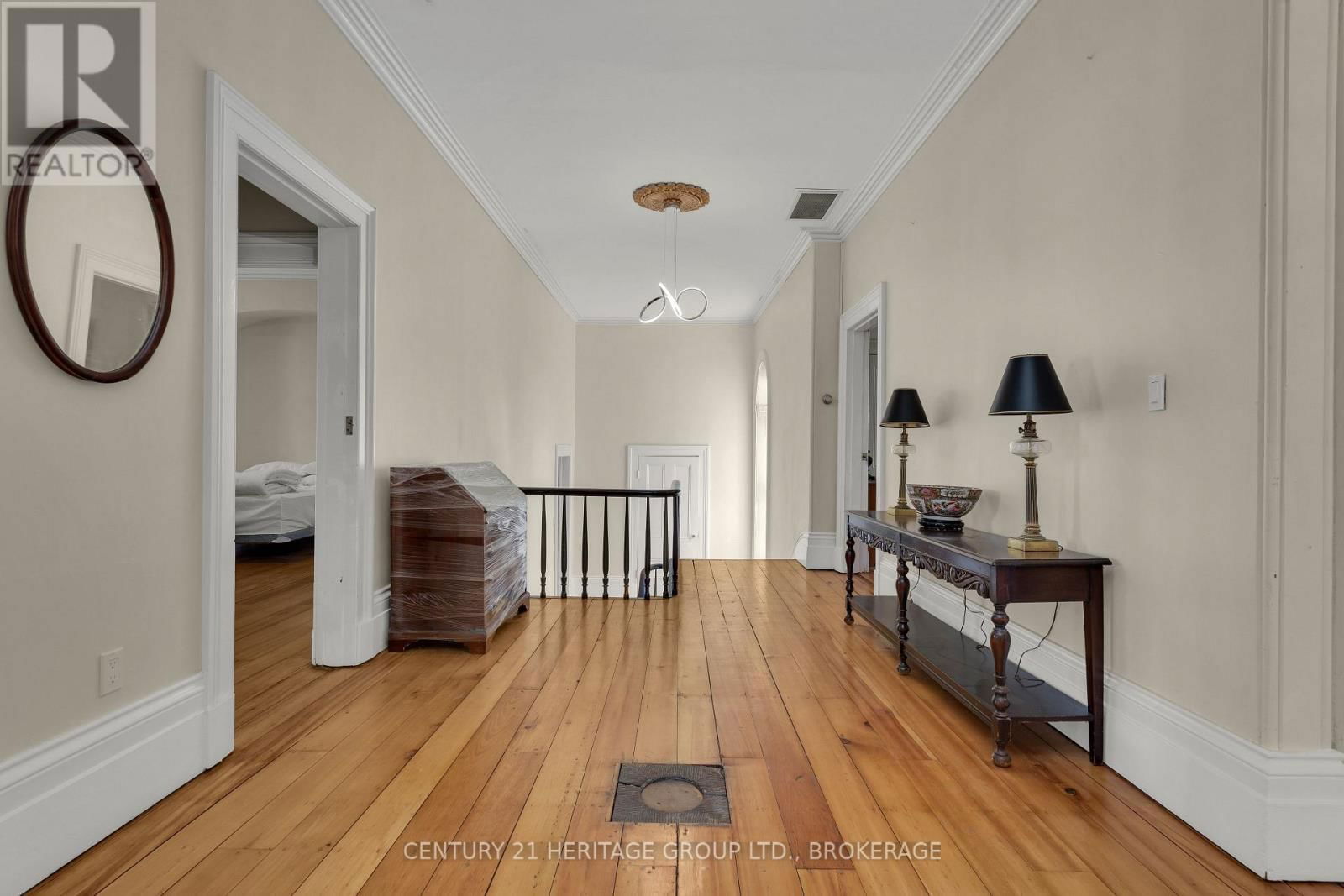 389 KING STREET EAST Image 33