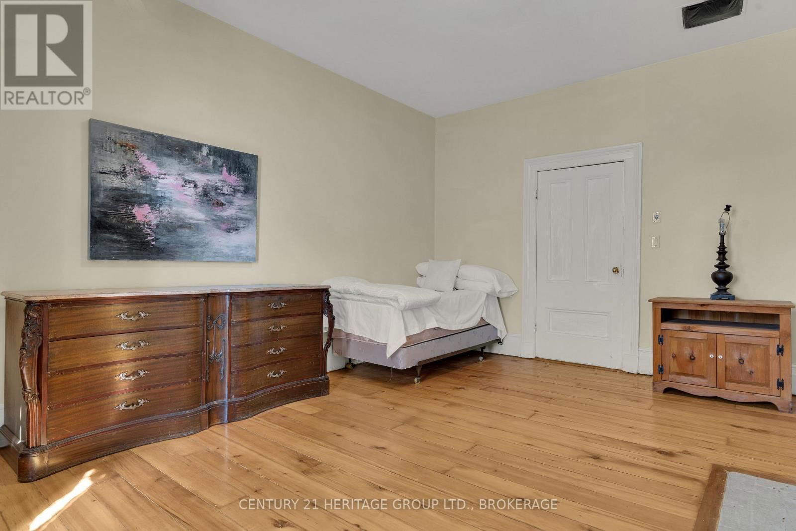 389 KING STREET EAST Image 38