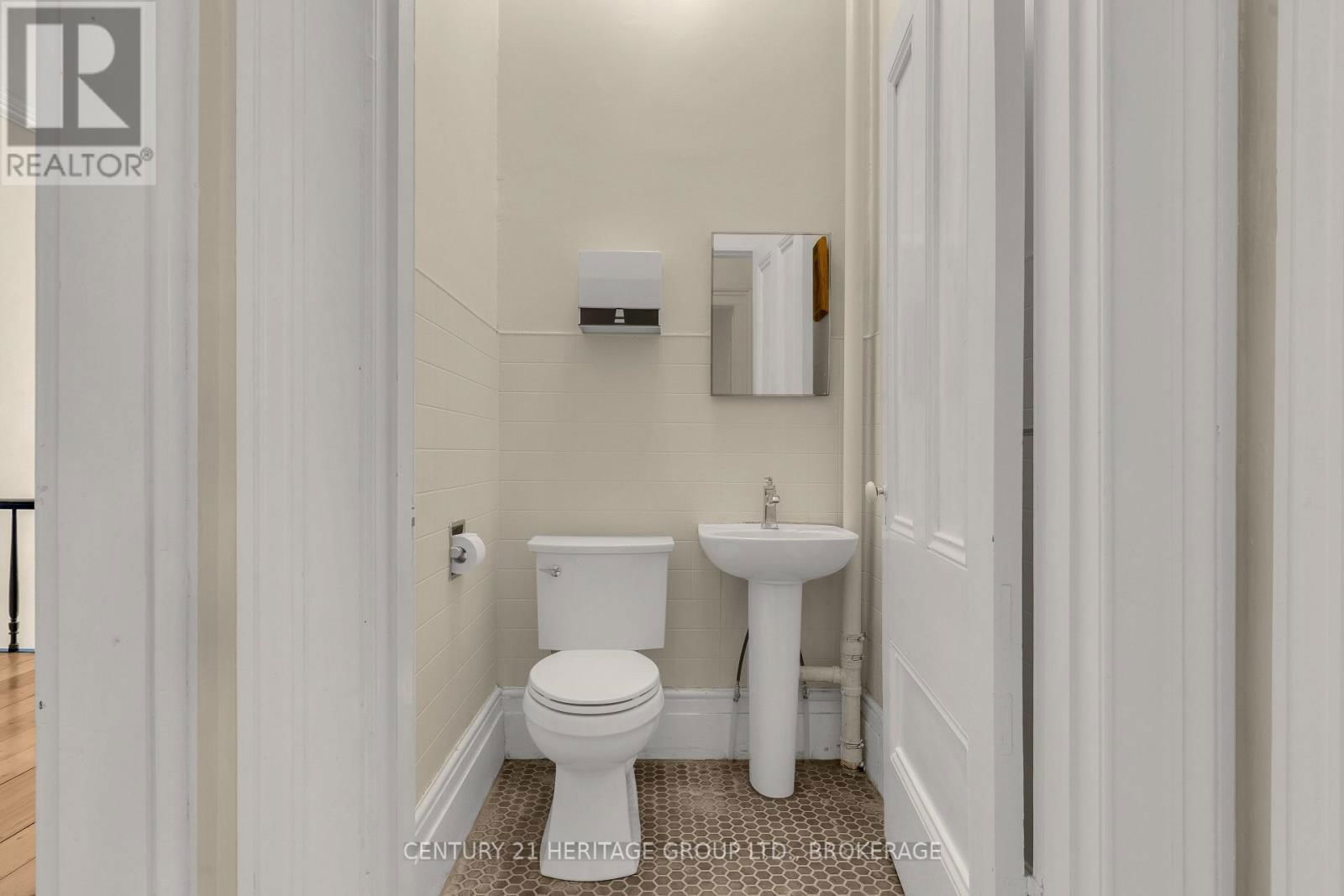 389 KING STREET EAST Image 40