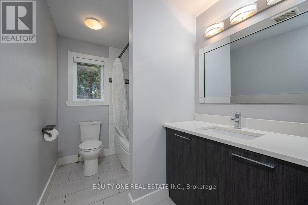 888 WOODROFFE AVENUE Image 17