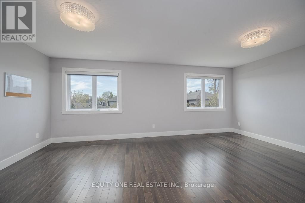 888 WOODROFFE AVENUE Image 18