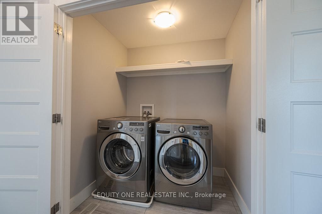 888 WOODROFFE AVENUE Image 23