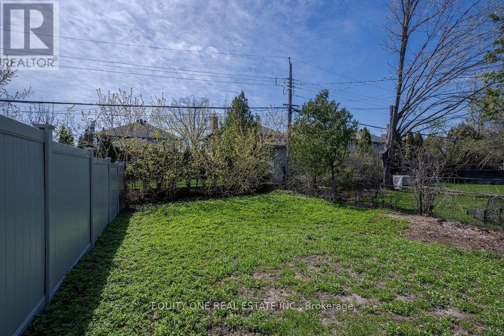 888 WOODROFFE AVENUE Image 29