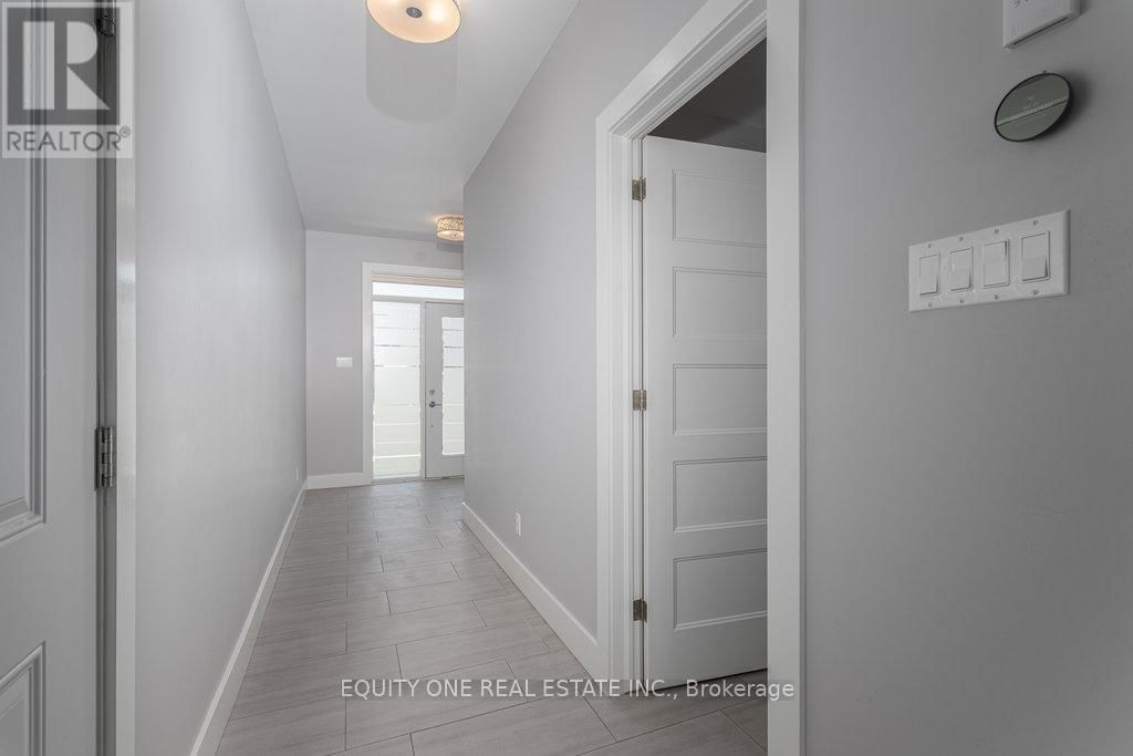 888 WOODROFFE AVENUE Image 3
