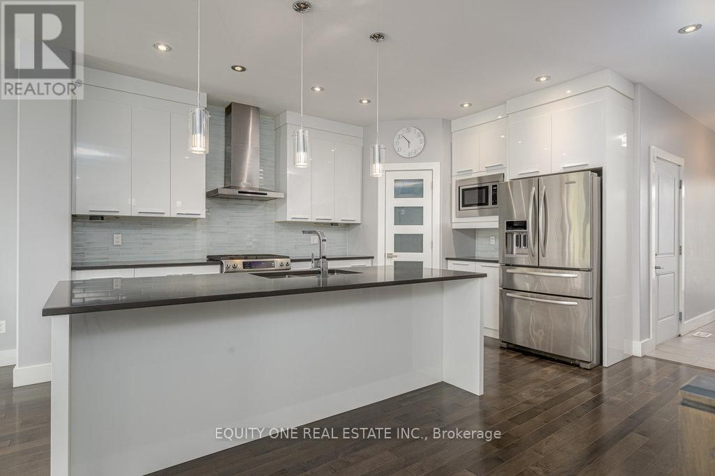 888 WOODROFFE AVENUE Image 6