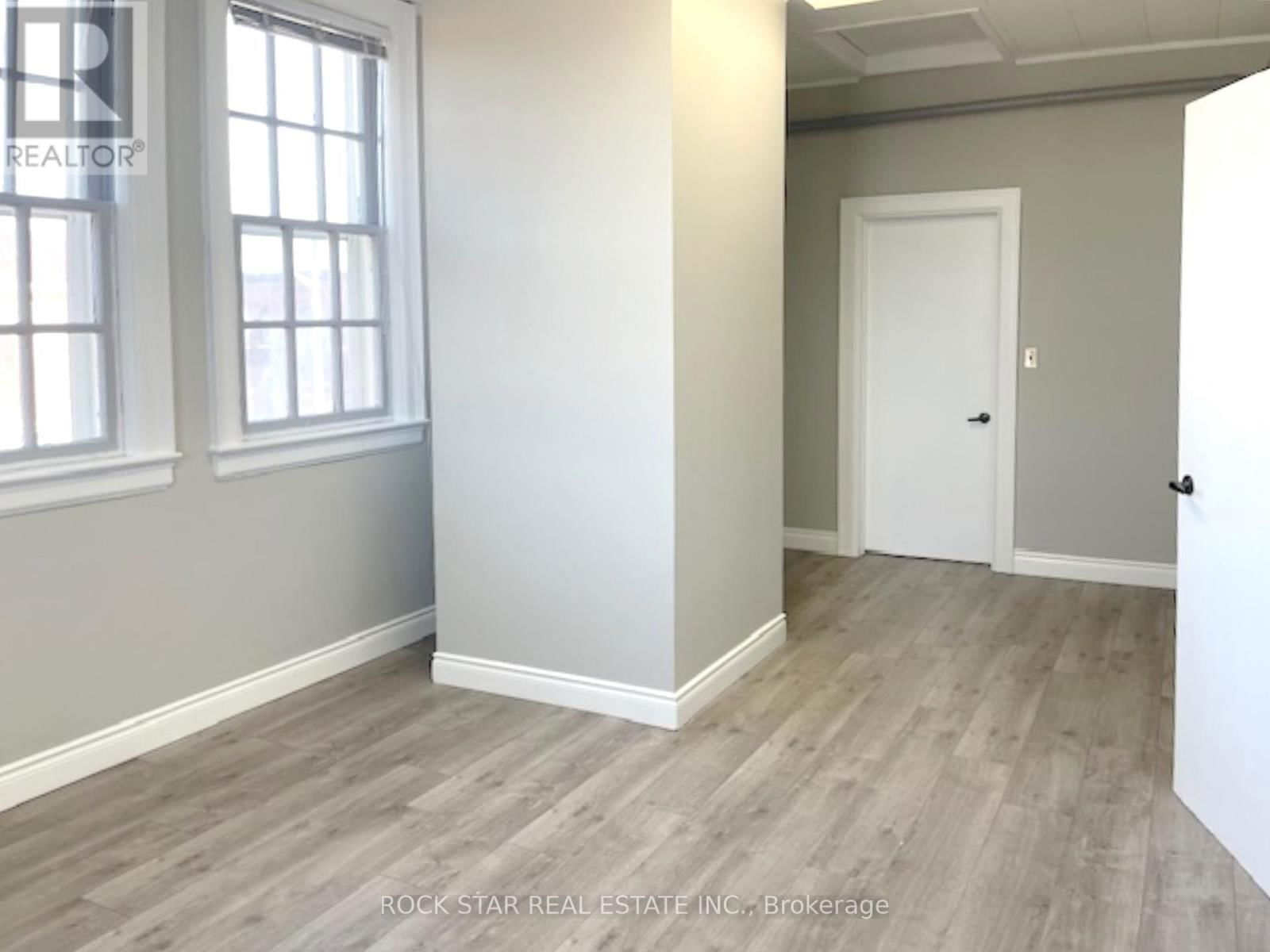 19 KING STREET WEST Image 22