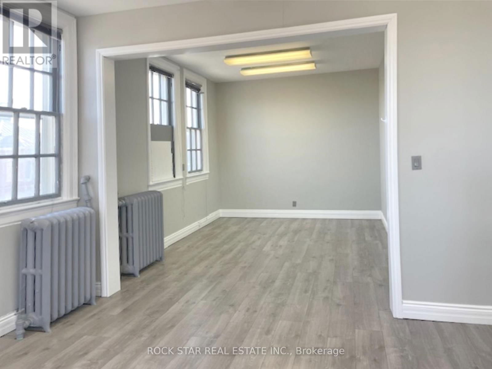 19 KING STREET WEST Image 23
