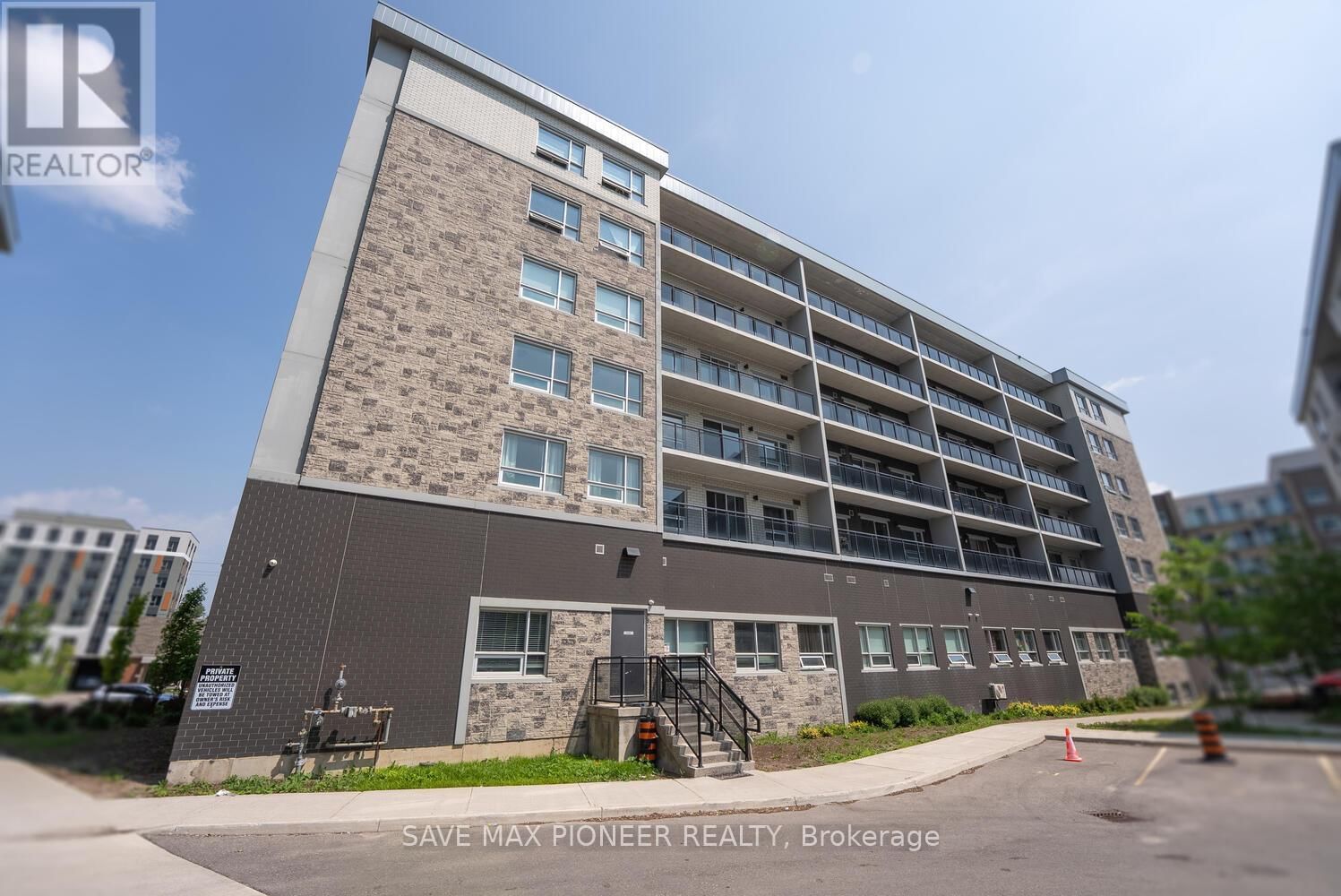 G215 - 275 LARCH STREET Image 1