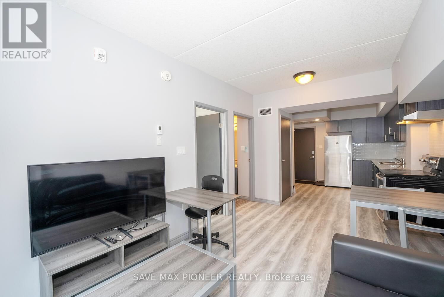 G215 - 275 LARCH STREET Image 14