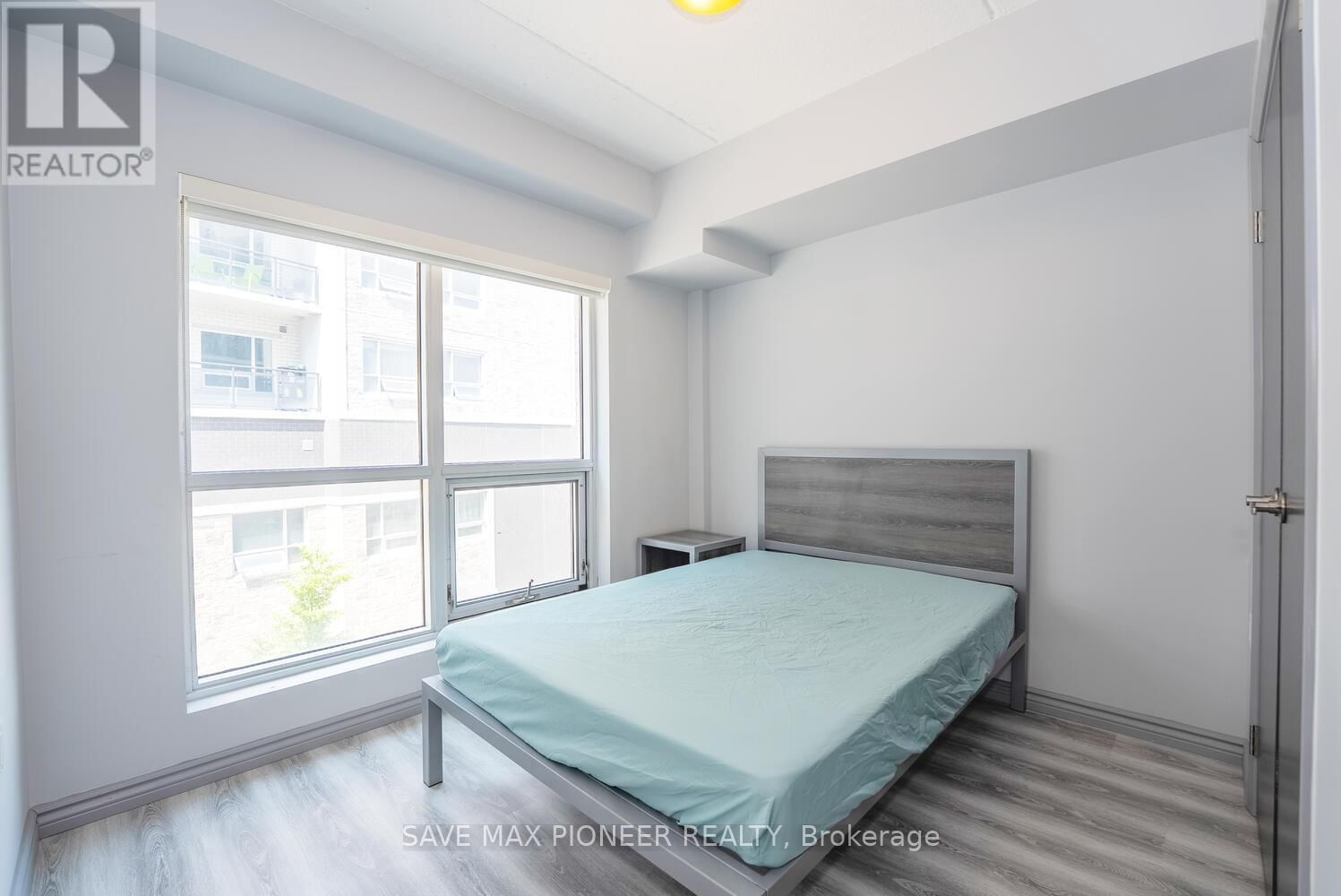 G215 - 275 LARCH STREET Image 16