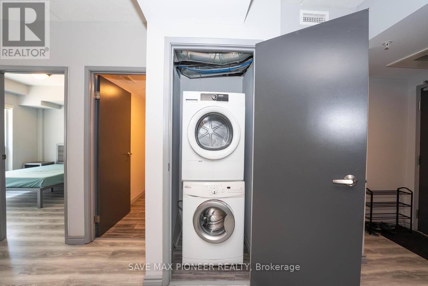 G215 - 275 LARCH STREET Image 19