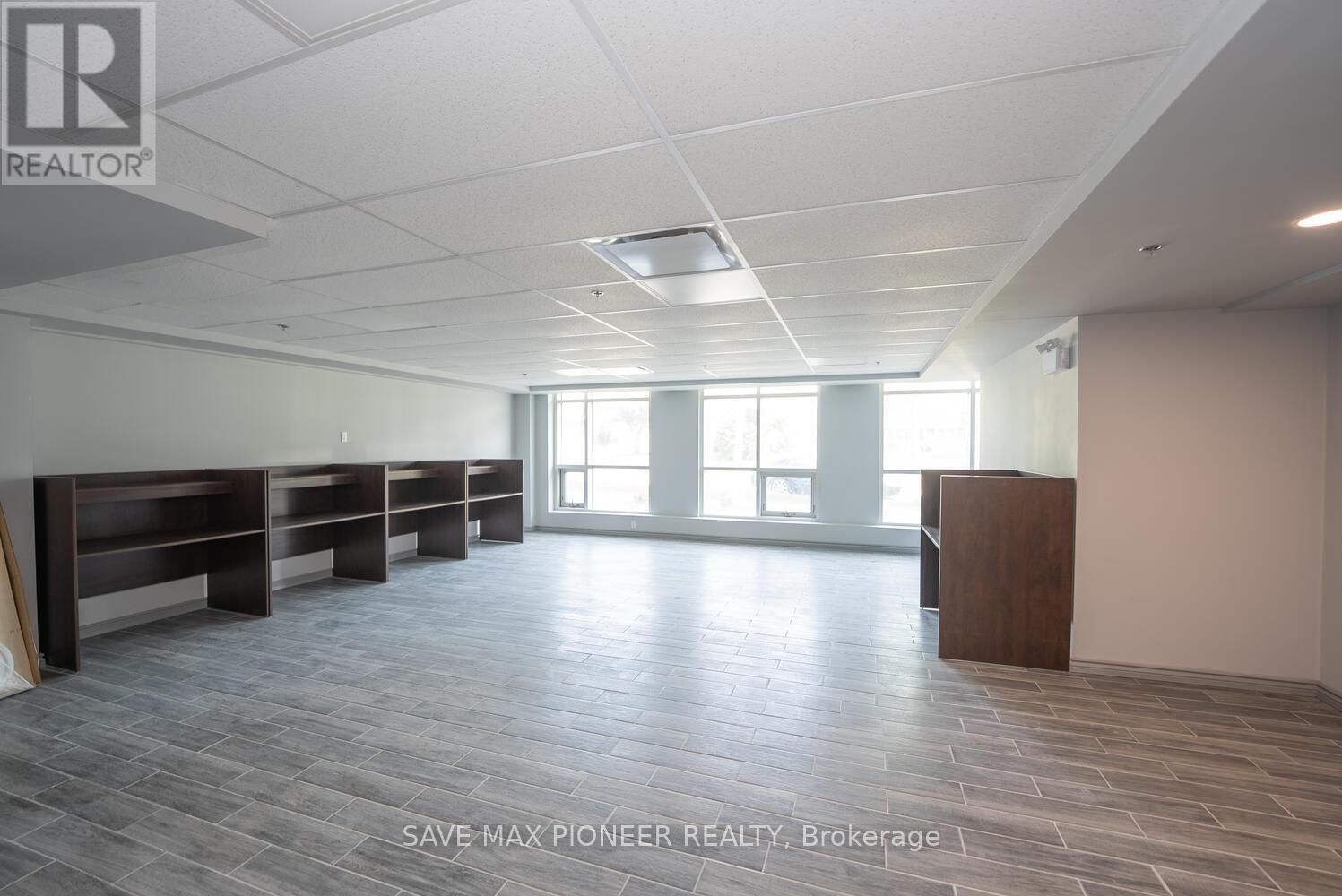 G215 - 275 LARCH STREET Image 20