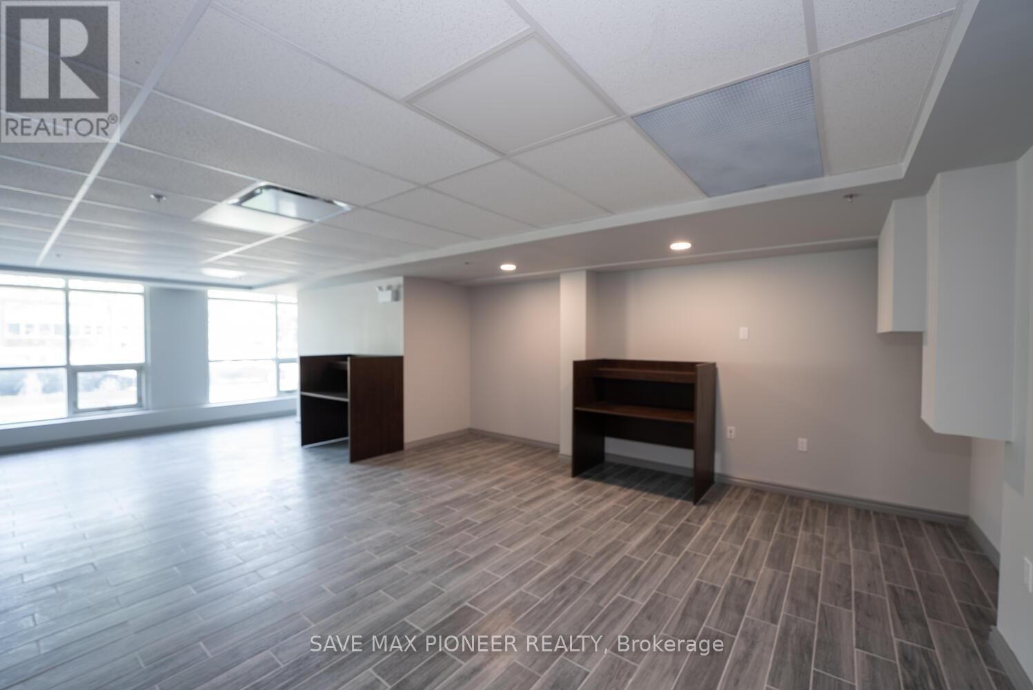 G215 - 275 LARCH STREET Image 21
