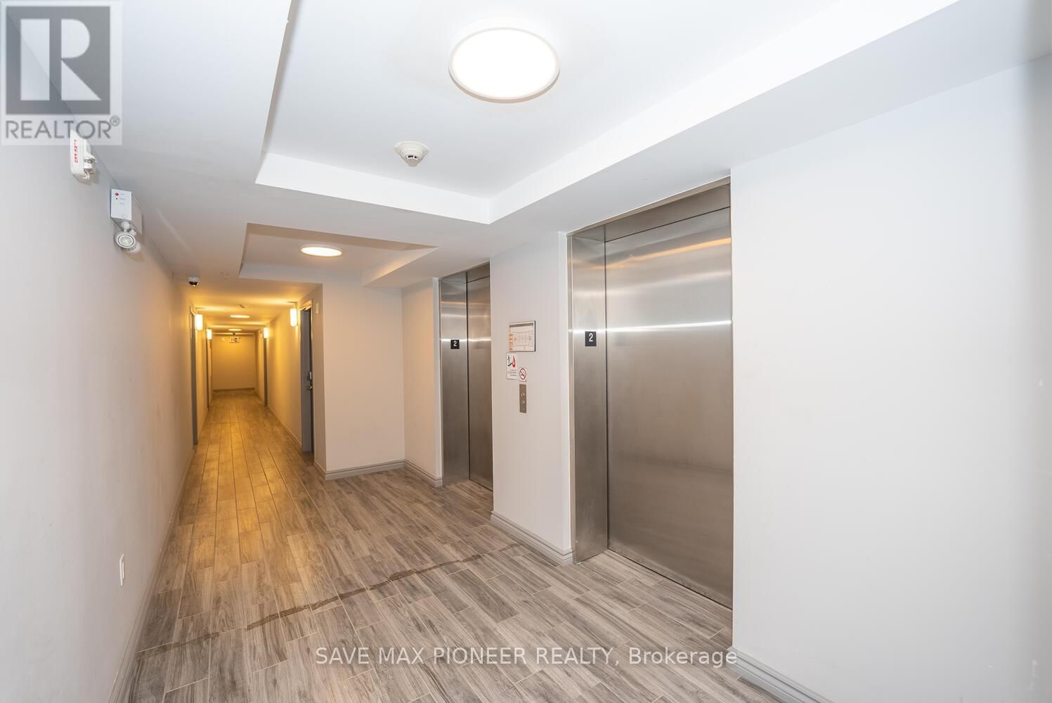 G215 - 275 LARCH STREET Image 3