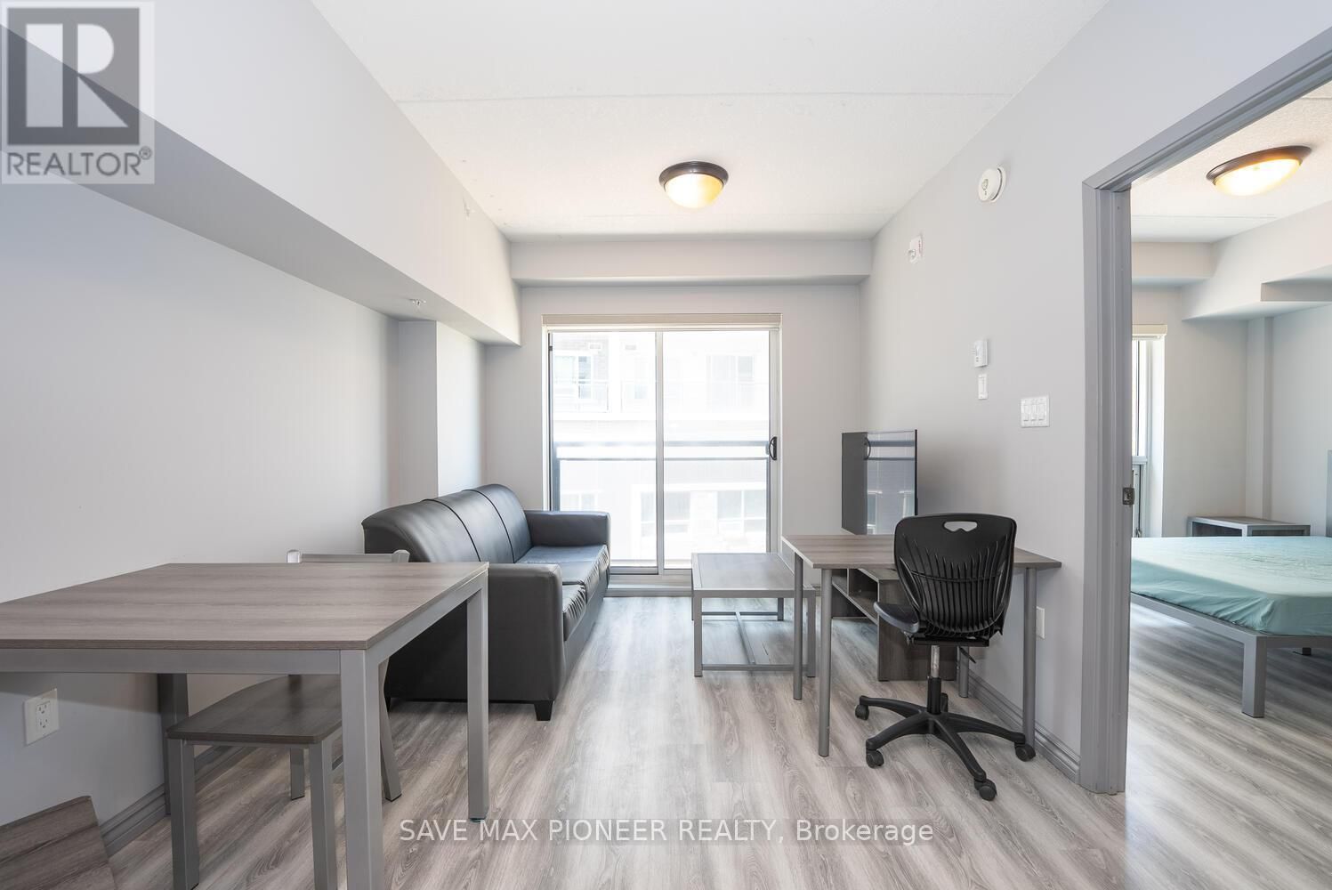 G215 - 275 LARCH STREET Image 7