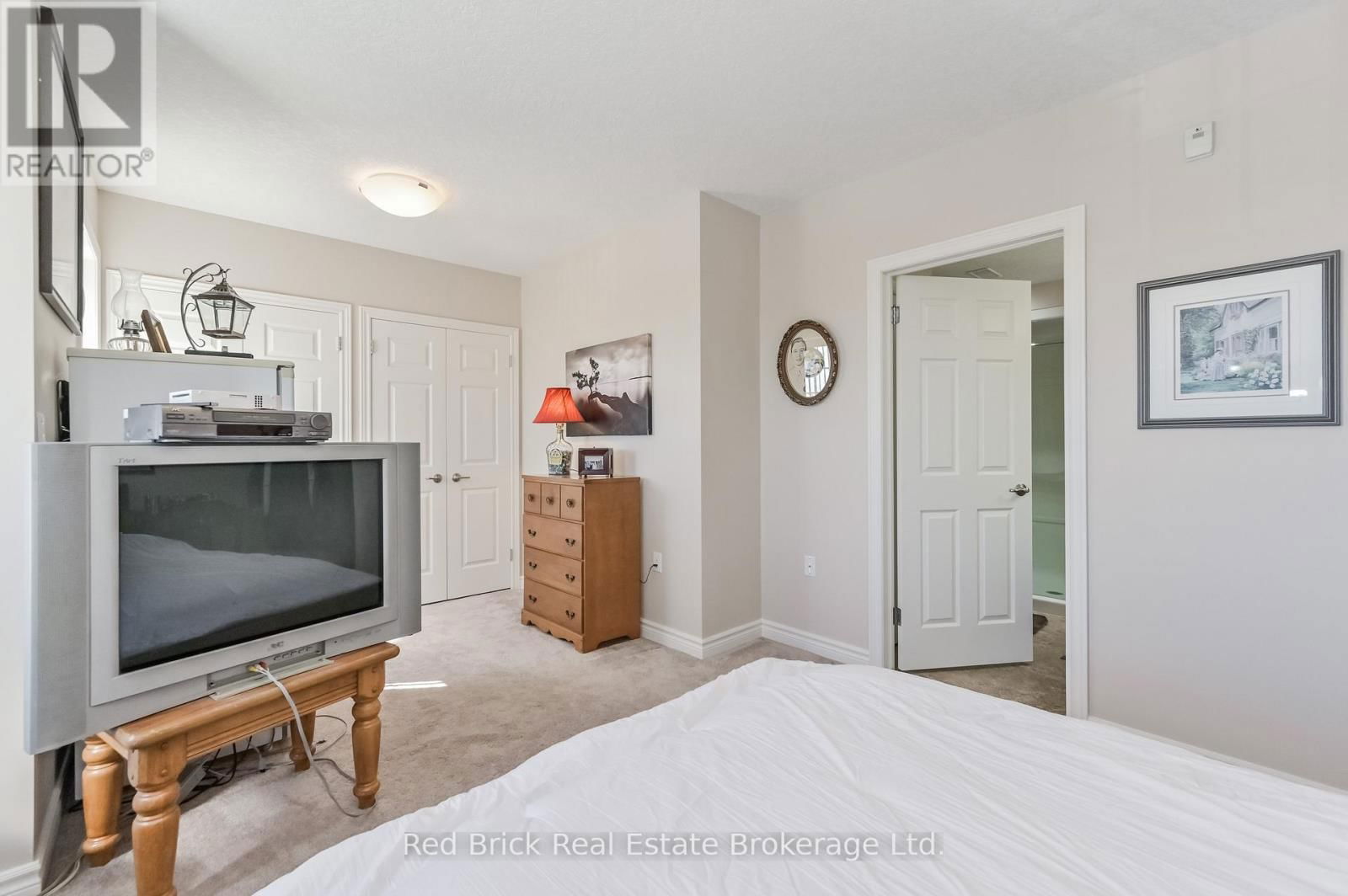 207 - 6492 GERRIE ROAD Image 10