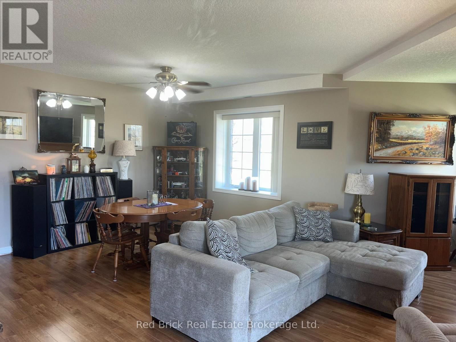 207 - 6492 GERRIE ROAD Image 17