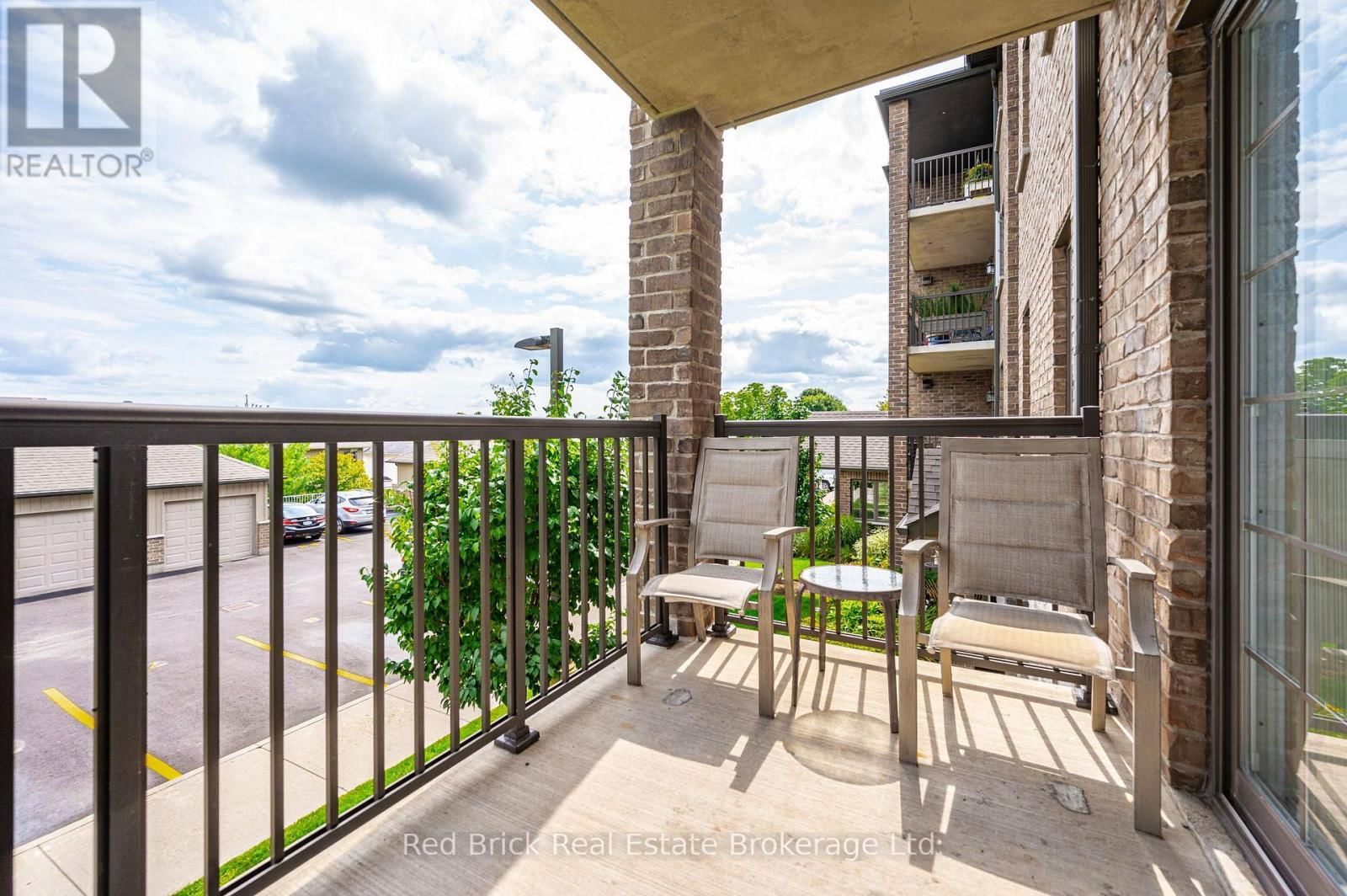 207 - 6492 GERRIE ROAD Image 18